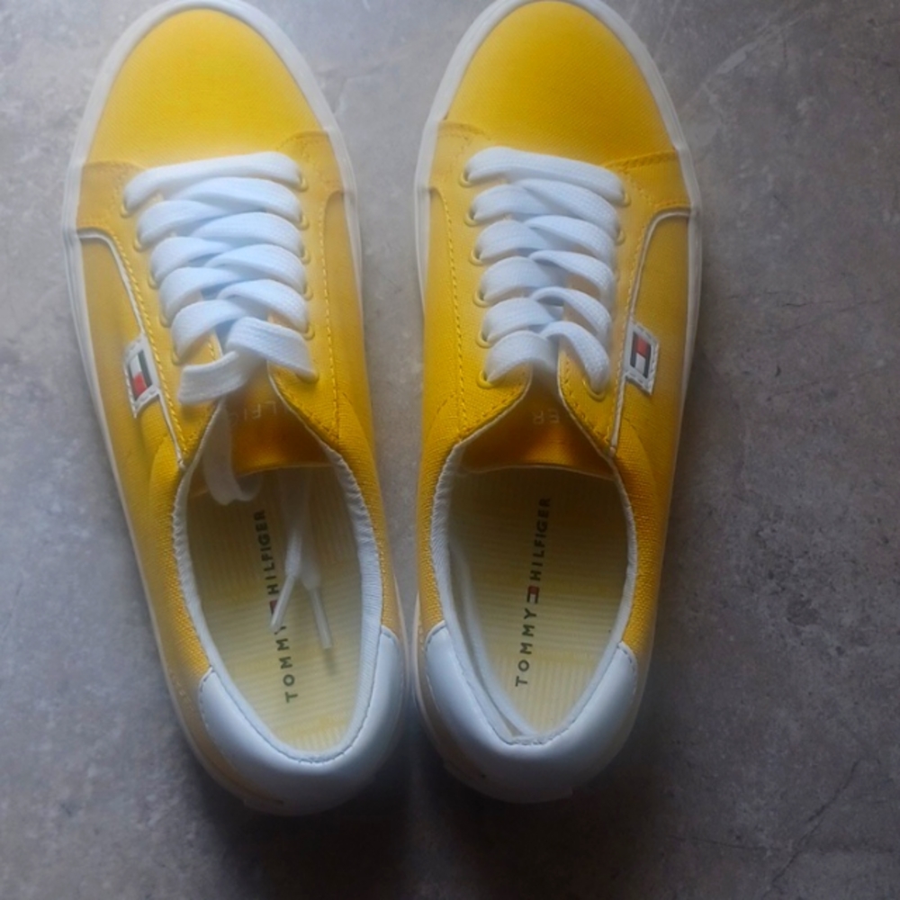 Size 71/2M yellow snickers